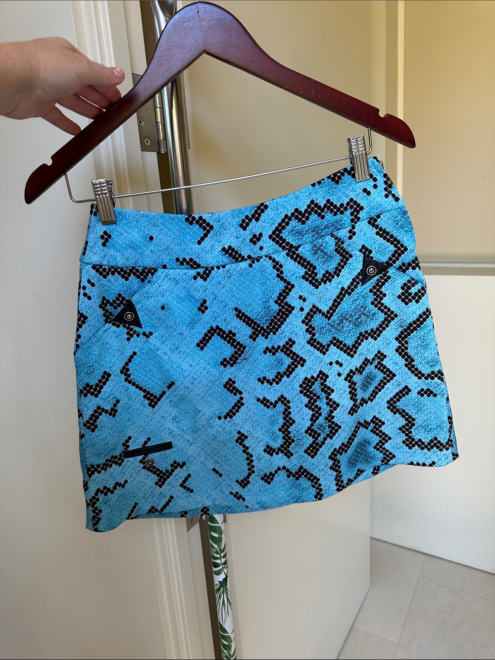 jamie sadock Bright Blue Snake-Print Mini Skirt Size 2